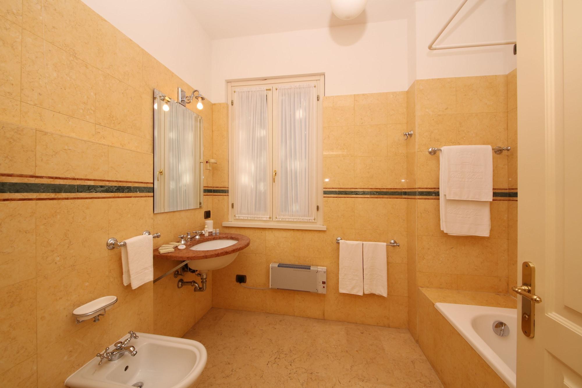Villa Sofia Hotel Гардоне Ривьера Экстерьер фото