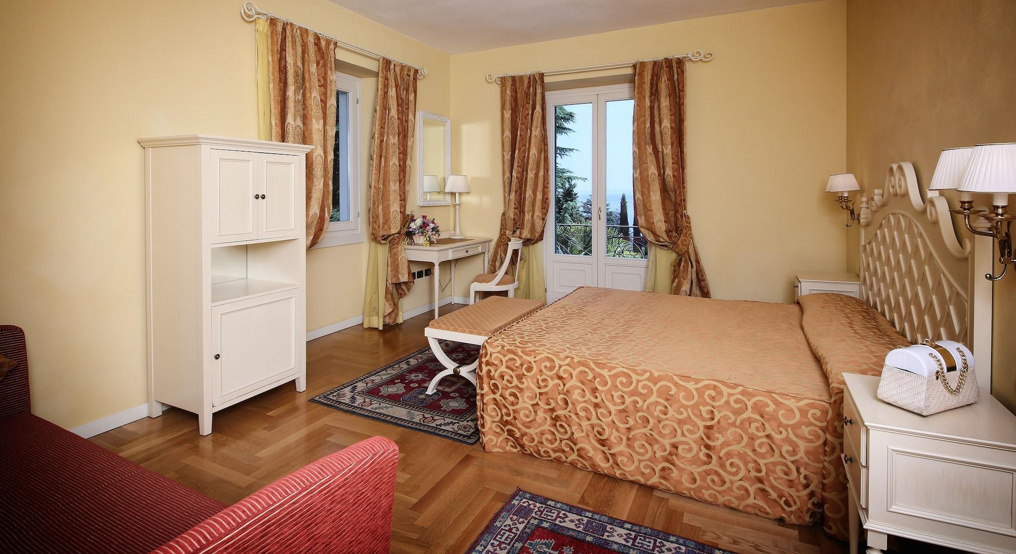 Villa Sofia Hotel Гардоне Ривьера Экстерьер фото