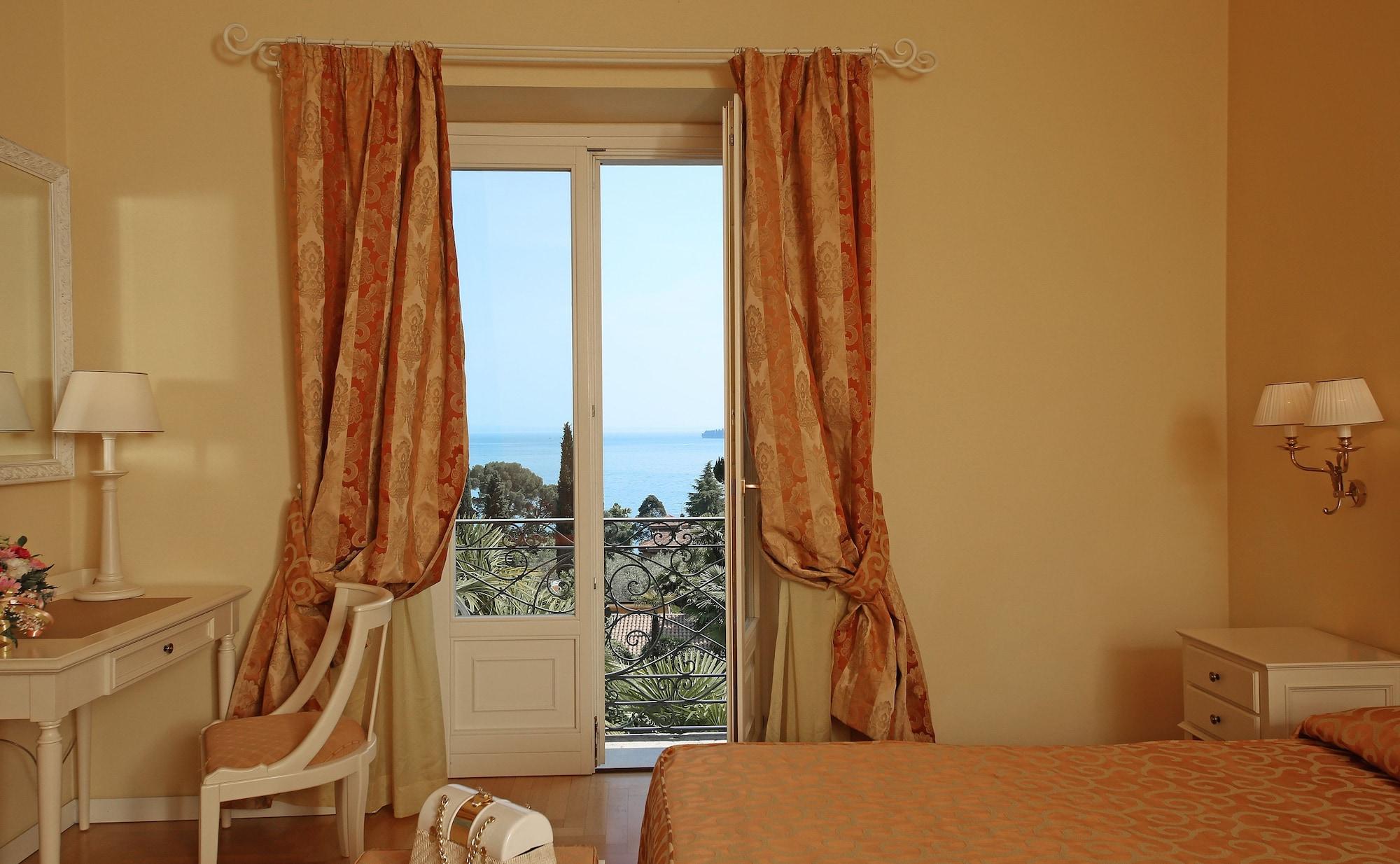 Villa Sofia Hotel Гардоне Ривьера Экстерьер фото