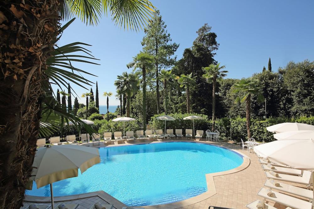Villa Sofia Hotel Гардоне Ривьера Экстерьер фото