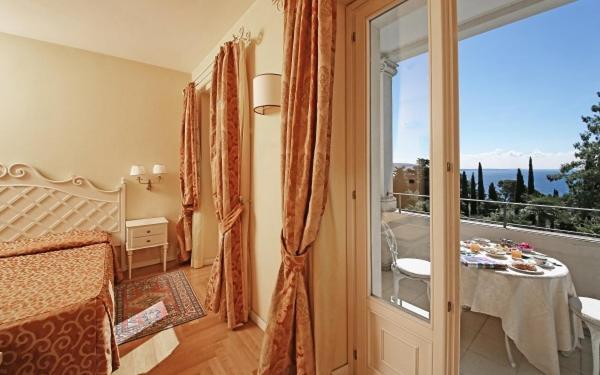 Villa Sofia Hotel Гардоне Ривьера Экстерьер фото