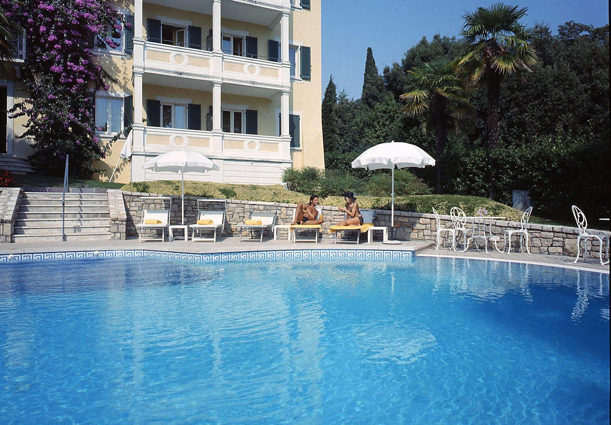 Villa Sofia Hotel Гардоне Ривьера Экстерьер фото